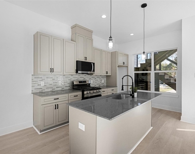 7905 Cora Street - Photo Thumbnail 6
