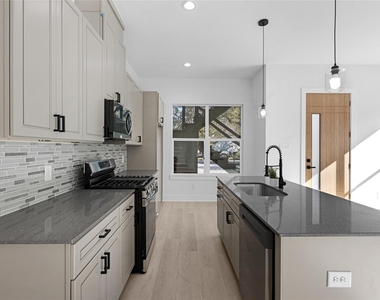 7905 Cora Street - Photo Thumbnail 5