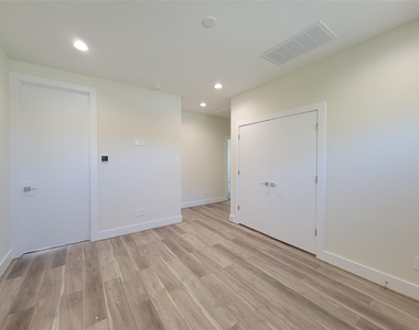 5931 Beall Street - Photo Thumbnail 13