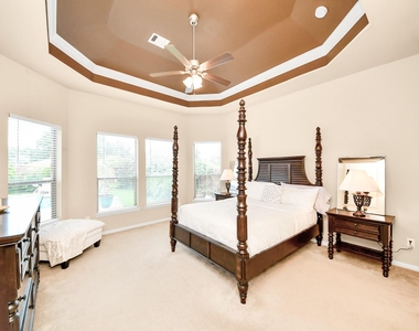 3422 Stone Springs Drive - Photo Thumbnail 14
