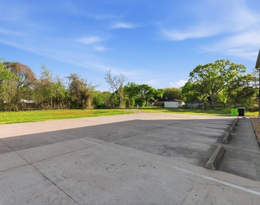 1905 Dowling Drive - Photo Thumbnail 45