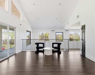1905 Dowling Drive - Photo Thumbnail 33