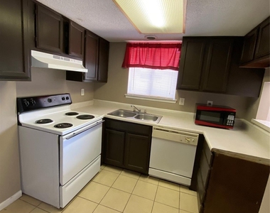 1519 S 8th Street - Photo Thumbnail 3