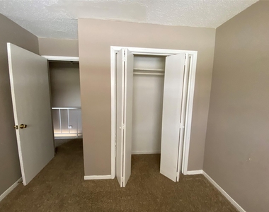 1519 S 8th Street - Photo Thumbnail 6