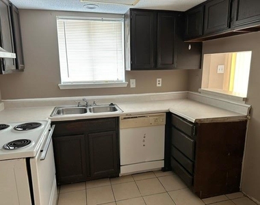 1519 S 8th Street - Photo Thumbnail 5