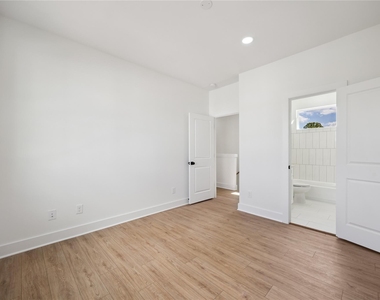 835 Rachel Street - Photo Thumbnail 21