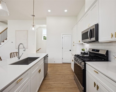 835 Rachel Street - Photo Thumbnail 5