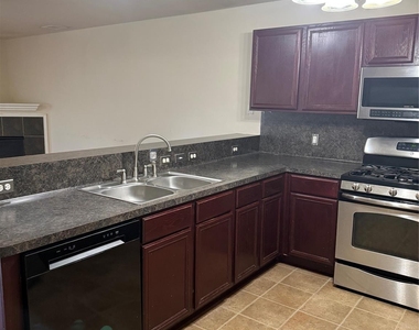 1330 Reedpoint Drive - Photo Thumbnail 4