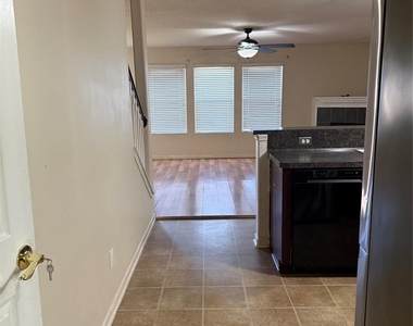 1330 Reedpoint Drive - Photo Thumbnail 3