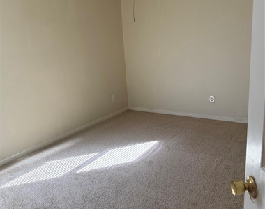 1330 Reedpoint Drive - Photo Thumbnail 17