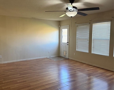 1330 Reedpoint Drive - Photo Thumbnail 10