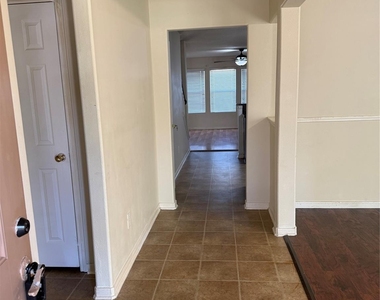 1330 Reedpoint Drive - Photo Thumbnail 2