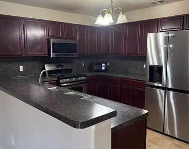 1330 Reedpoint Drive - Photo Thumbnail 7