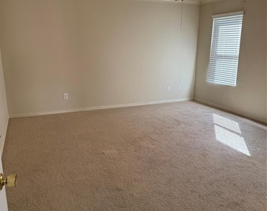1330 Reedpoint Drive - Photo Thumbnail 11