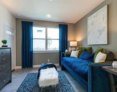 310 Jensen Drive - Photo Thumbnail 6