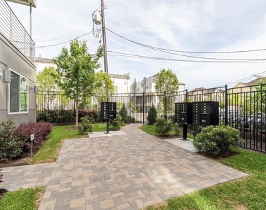 310 Jensen Drive - Photo Thumbnail 4