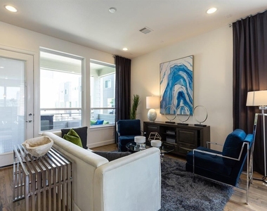 310 Jensen Drive - Photo Thumbnail 9