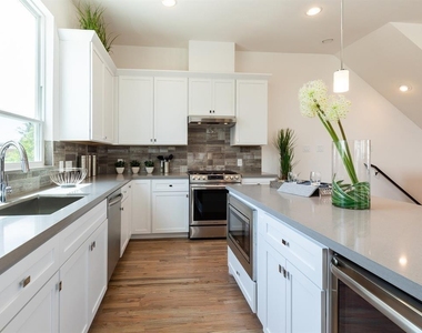 310 Jensen Drive - Photo Thumbnail 8