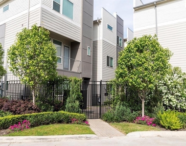 310 Jensen Drive - Photo Thumbnail 3