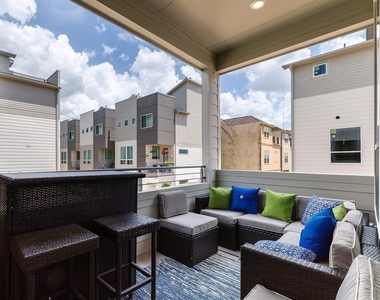 310 Jensen Drive - Photo Thumbnail 18