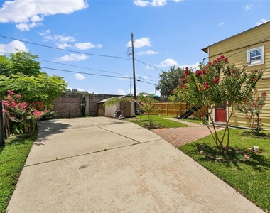 1637 Castle Court - Photo Thumbnail 13