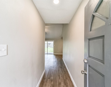 504 Avondale Lane - Photo Thumbnail 1