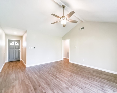 504 Avondale Lane - Photo Thumbnail 2