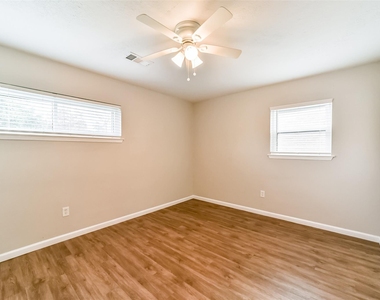 504 Avondale Lane - Photo Thumbnail 8