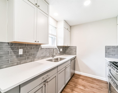 504 Avondale Lane - Photo Thumbnail 6
