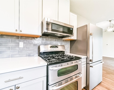 504 Avondale Lane - Photo Thumbnail 7