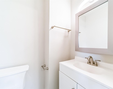 504 Avondale Lane - Photo Thumbnail 10