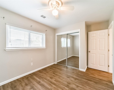 504 Avondale Lane - Photo Thumbnail 12