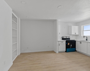 6840 Fairway Drive - Photo Thumbnail 10