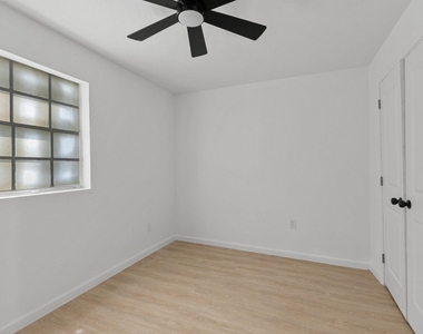 6840 Fairway Drive - Photo Thumbnail 16