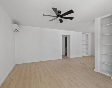 6840 Fairway Drive - Photo Thumbnail 9