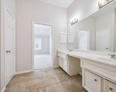 1800 W Webster Street - Photo Thumbnail 14