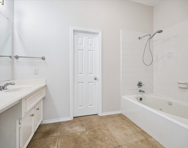 1800 W Webster Street - Photo Thumbnail 13