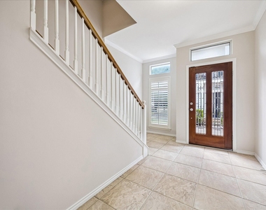 1800 W Webster Street - Photo Thumbnail 2