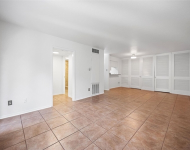 3131 Cummins Street - Photo Thumbnail 5