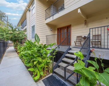 3131 Cummins Street - Photo Thumbnail 1