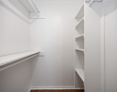 3131 Cummins Street - Photo Thumbnail 16
