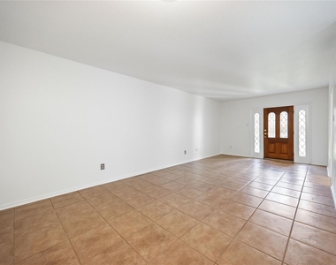 3131 Cummins Street - Photo Thumbnail 7