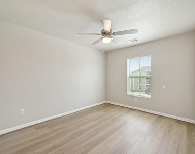 270 Plez Morgan Drive - Photo Thumbnail 14
