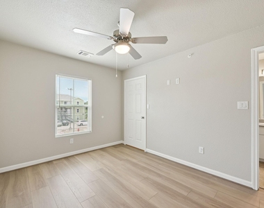 270 Plez Morgan Drive - Photo Thumbnail 20