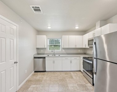 270 Plez Morgan Drive - Photo Thumbnail 9