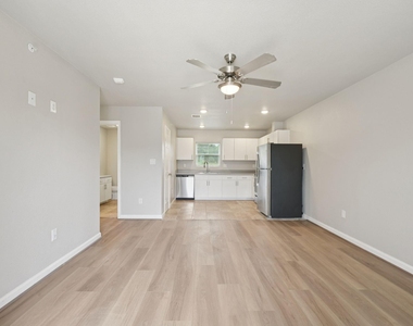 270 Plez Morgan Drive - Photo Thumbnail 7