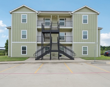 270 Plez Morgan Drive - Photo Thumbnail 2