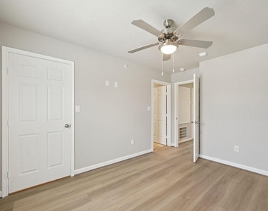 270 Plez Morgan Drive - Photo Thumbnail 19