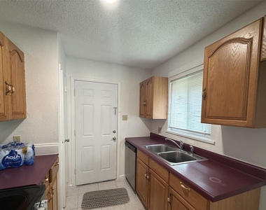 626 12th Street N - Photo Thumbnail 3