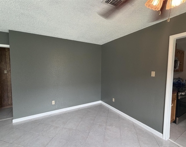 626 12th Street N - Photo Thumbnail 5